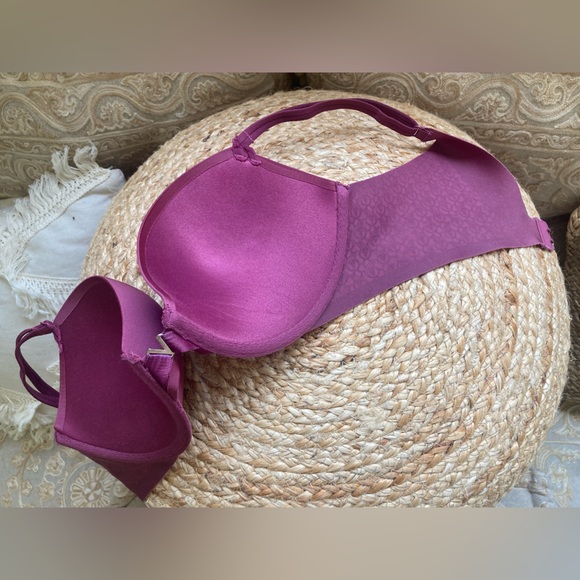 34 C Victoria's Secret Push-Up Plunge Bra - Picture 9 of 16